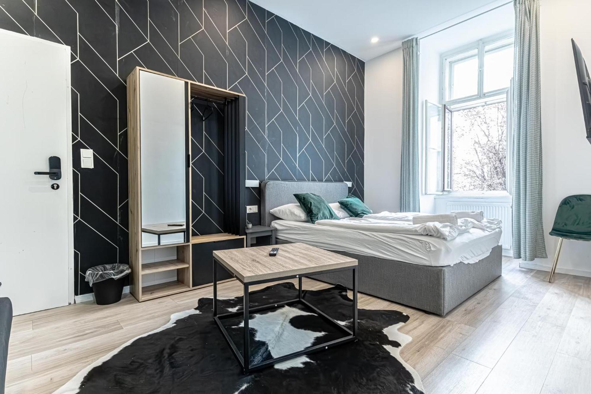 Apartment Shopping Paradise 9br Complex Ideal For 22 People Wien