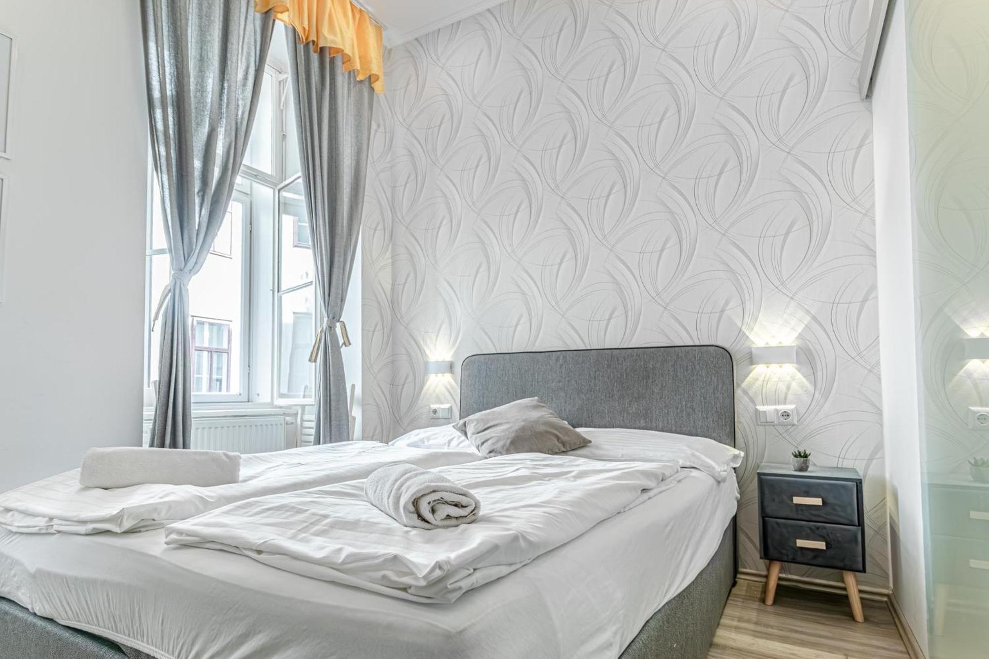 Apartment Shopping Paradise 9br Complex Ideal For 22 People Wien