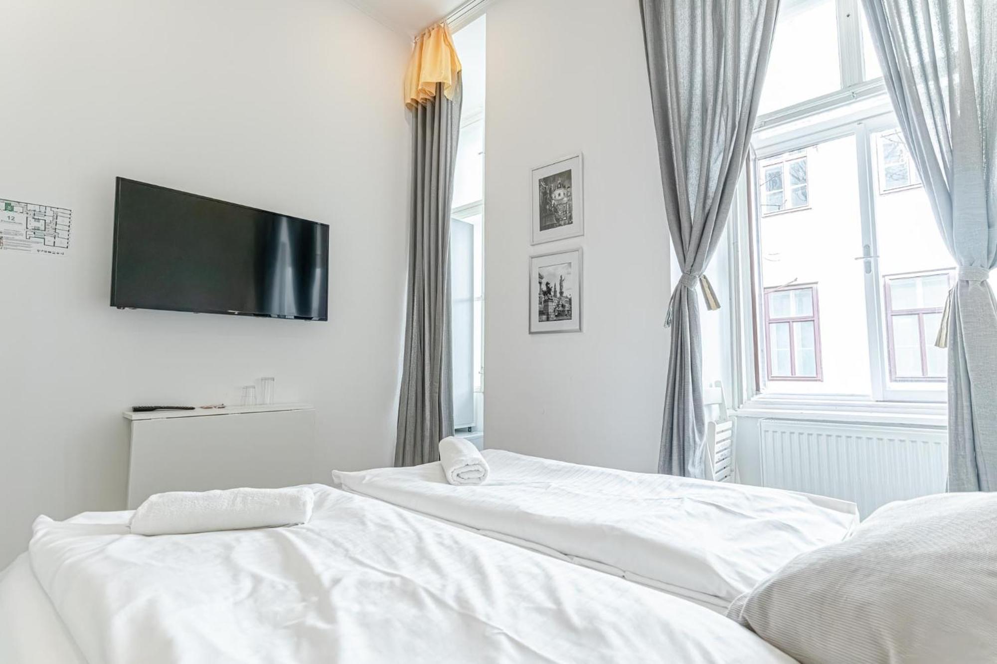 Apartment Shopping Paradise 9br Complex Ideal For 22 People Wien