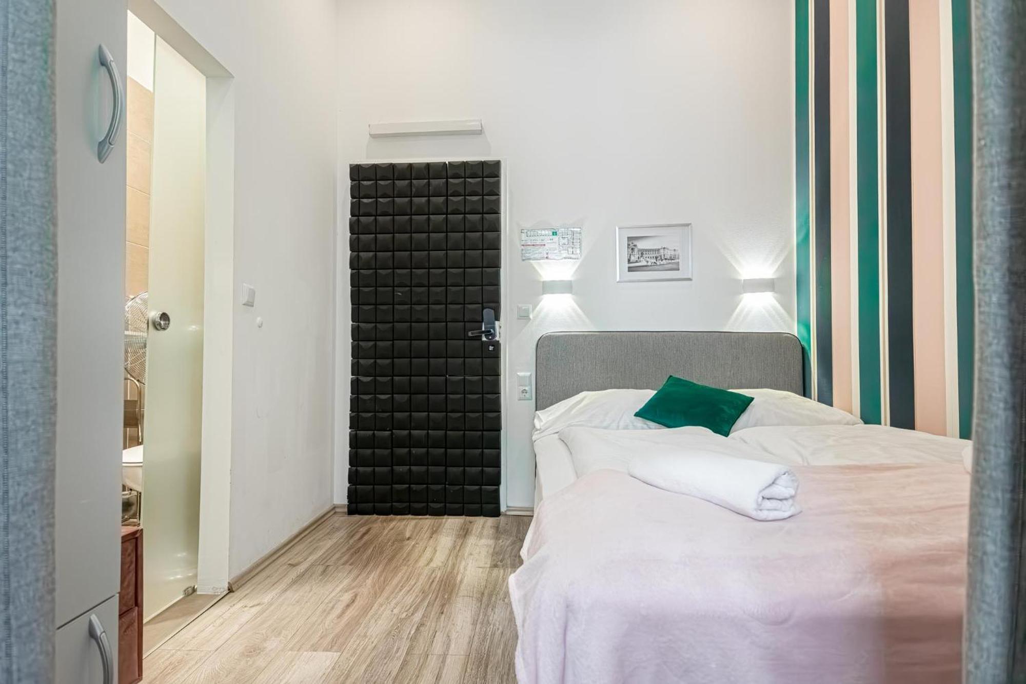 Shopping Paradise 9br Complex Ideal For 22 People Wien