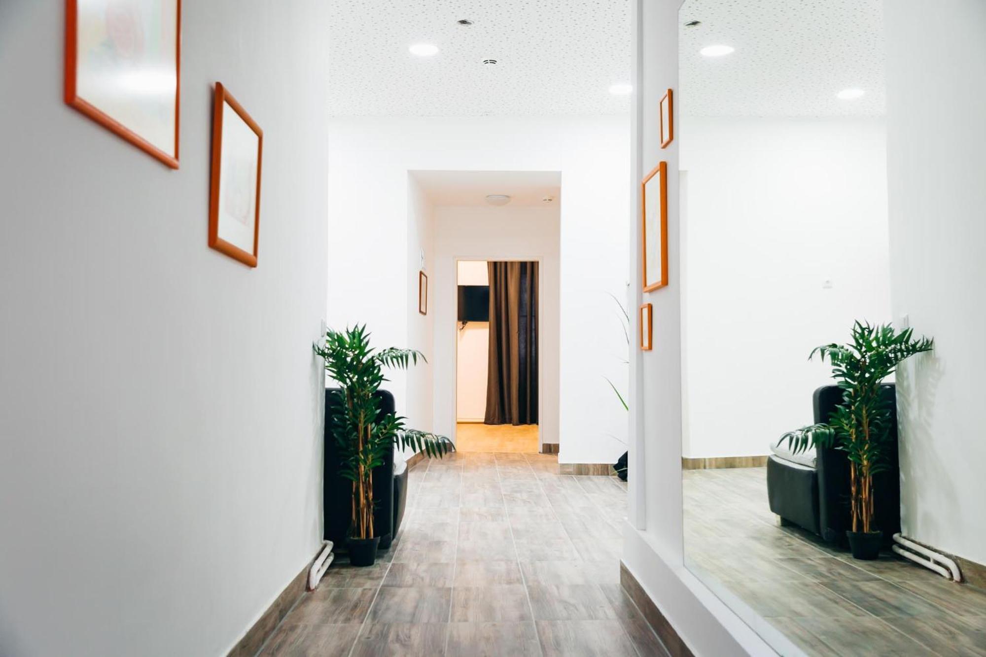 Apartment Shopping Paradise 9br Complex Ideal For 22 People Wien