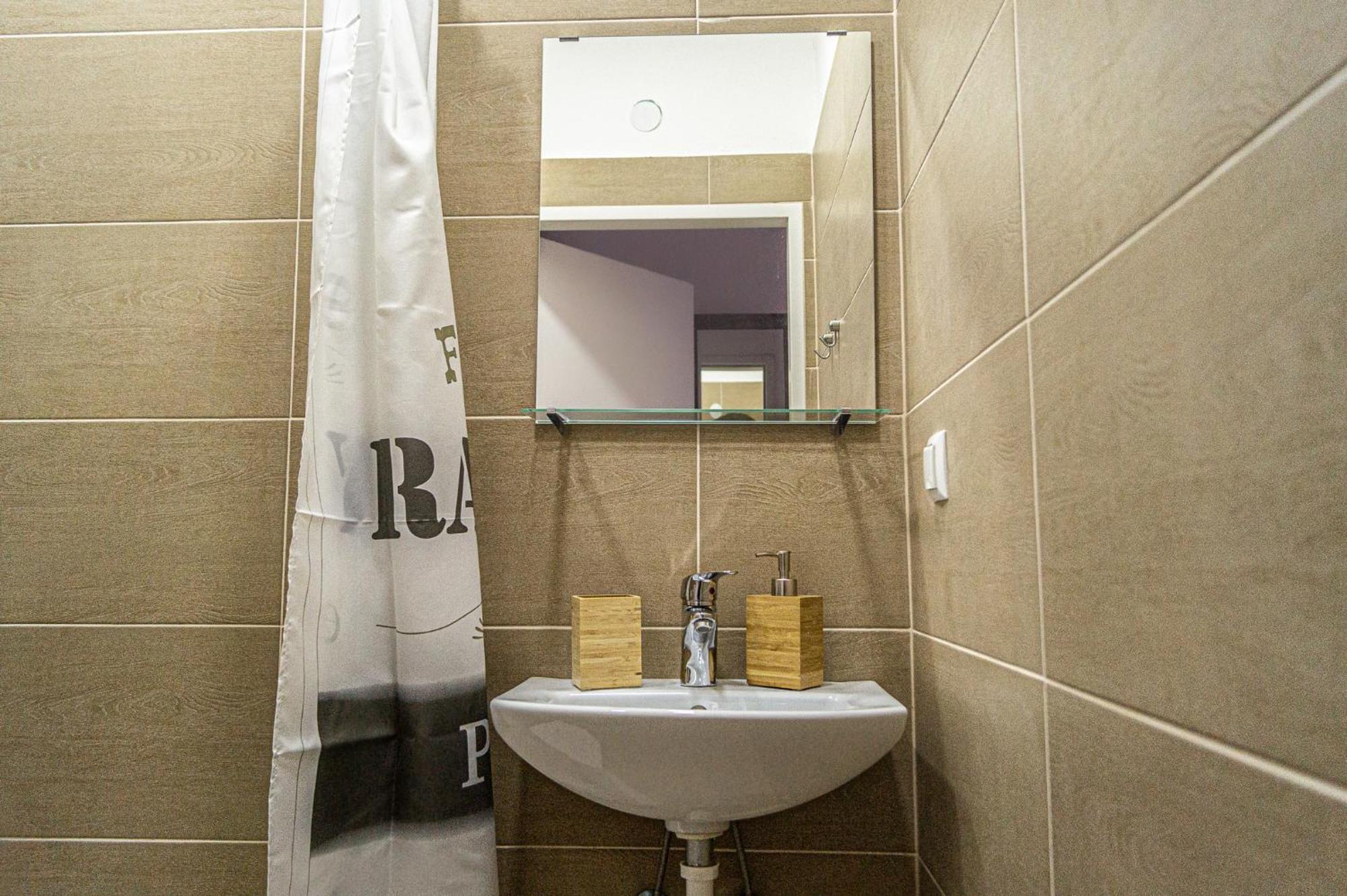 Apartment Shopping Paradise 9br Complex Ideal For 22 People Wien